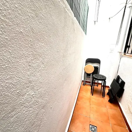 Acogedor En Rosaleda Centro Apartamento