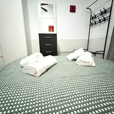 Acogedor En Rosaleda Centro Μάλαγα