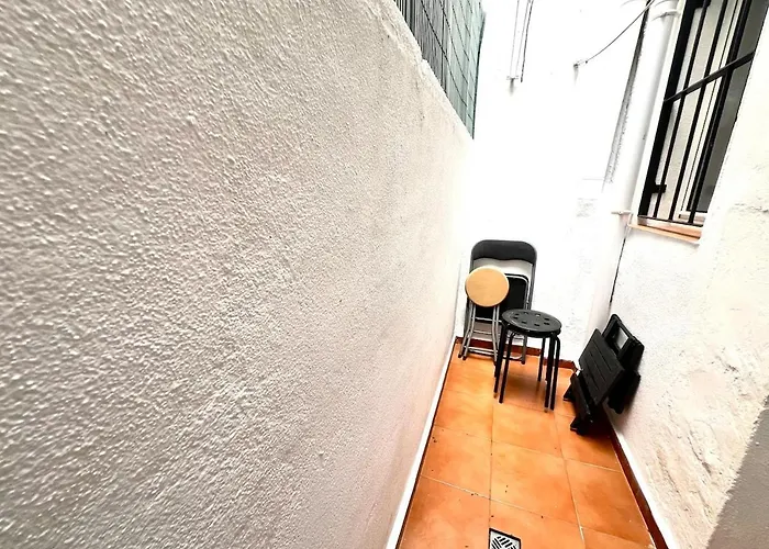 Acogedor En Rosaleda Centro Apartamento