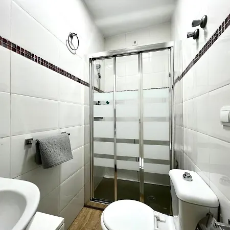 Acogedor En Rosaleda Centro *